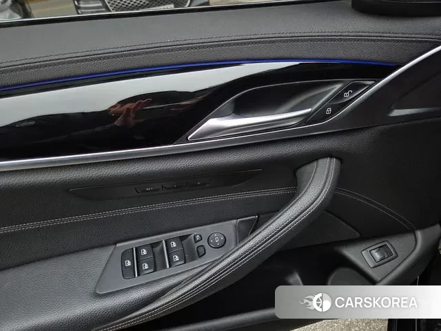 BMW 5 Series (G30) id 3425495 из Кореи 8