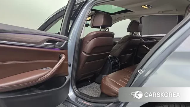 BMW 5 Series (G30) id 3505512 из Кореи 8