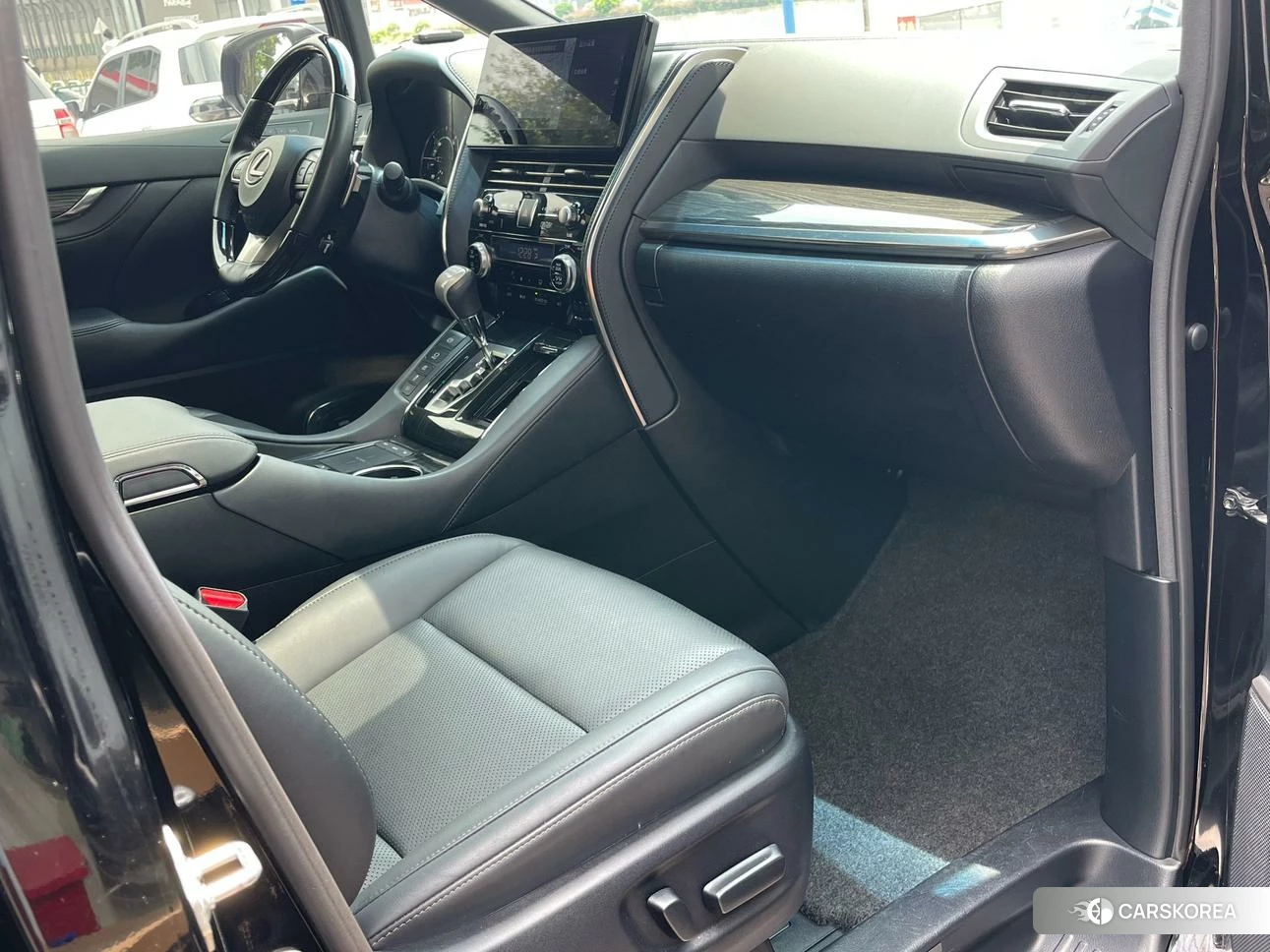 Lexus LM id 4510927 из Китая 8