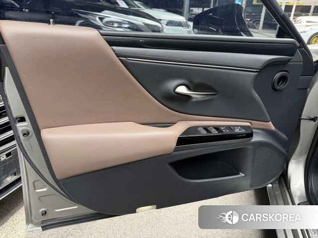 Lexus ES id 4279146 из Китая 8
