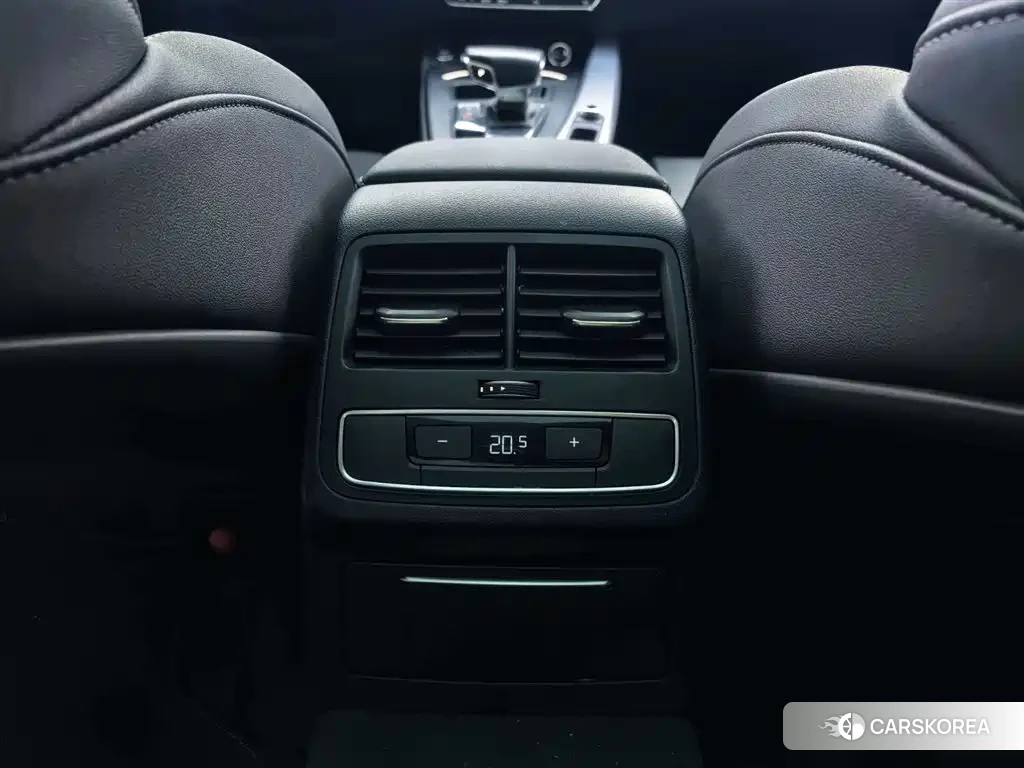 Audi A4L id 4601738 из Китая 9