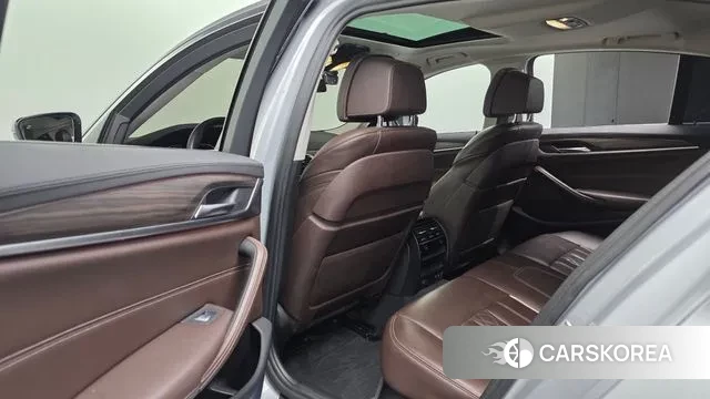 BMW 5 Series (G30) id 3698103 из Кореи 8