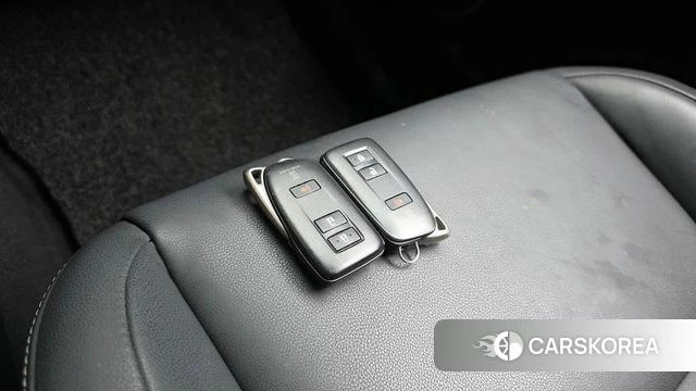 Lexus NX300h id 4717767 из Кореи 8