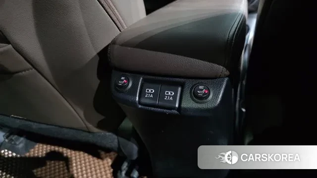 Toyota Prius 4th Generation id 3717319 из Кореи 8