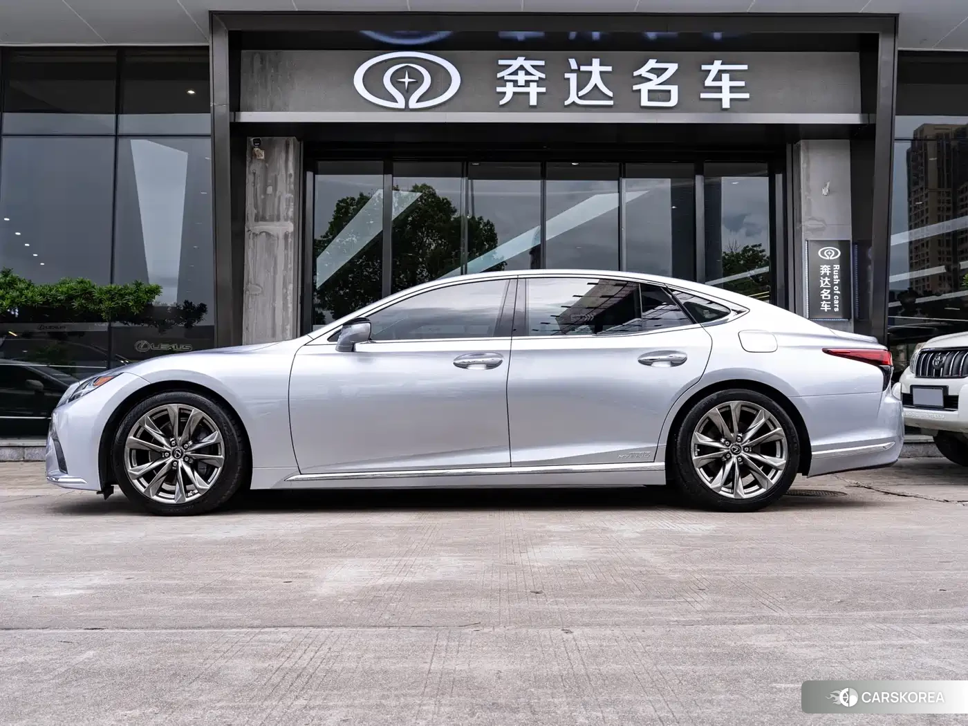 Lexus LS id 4622730 из Китая 8