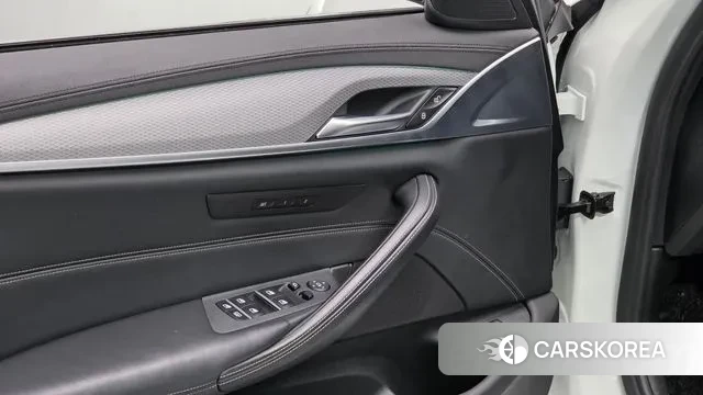 BMW 5 Series (G30) id 3617177 из Кореи 8