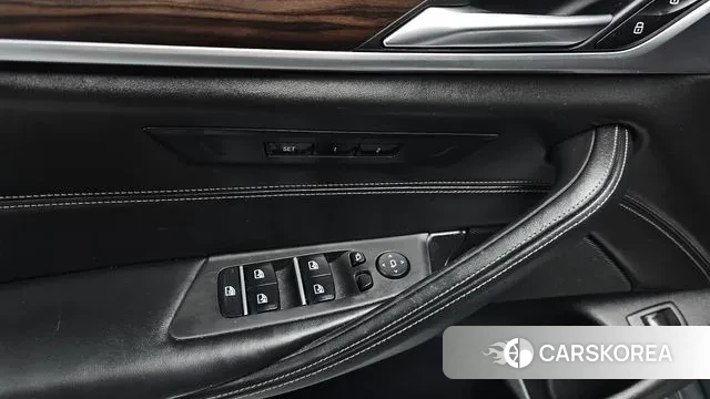 BMW 5 Series (G30) id 3773159 из Кореи 8