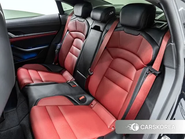 Porsche Taycan id 3571299 из Кореи 8