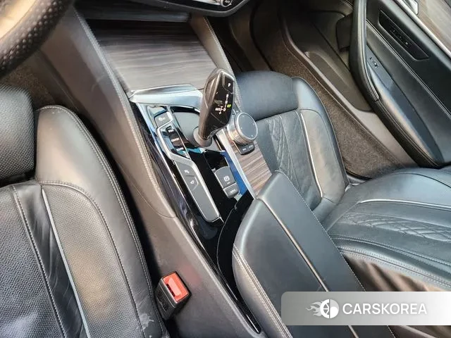 BMW 5 Series (G30) id 3520581 из Кореи 8