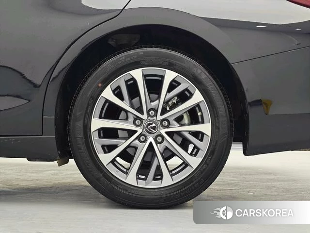 Lexus ES id 4290479 из Китая 8