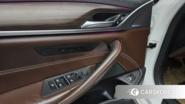 BMW 5 Series (G30) id 3396996 из Кореи 8