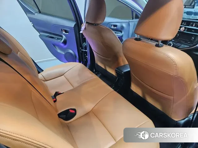 Toyota Prius C id 3484469 из Кореи 8