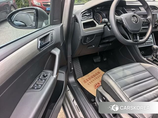 Volkswagen Touran L id 4276248 из Китая 8