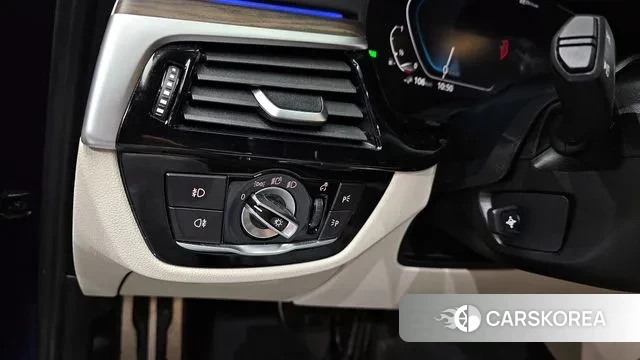 BMW 5 Series (G30) id 3144435 из Кореи 8