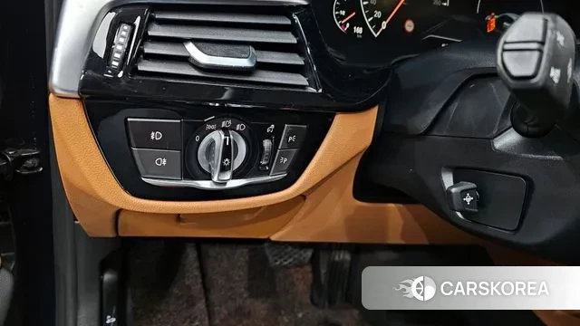 BMW 5 Series (G30) id 3601981 из Кореи 8