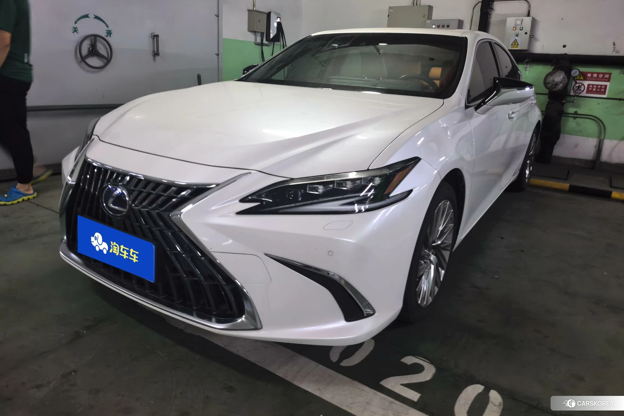Lexus ES id 4461358 из Китая 8