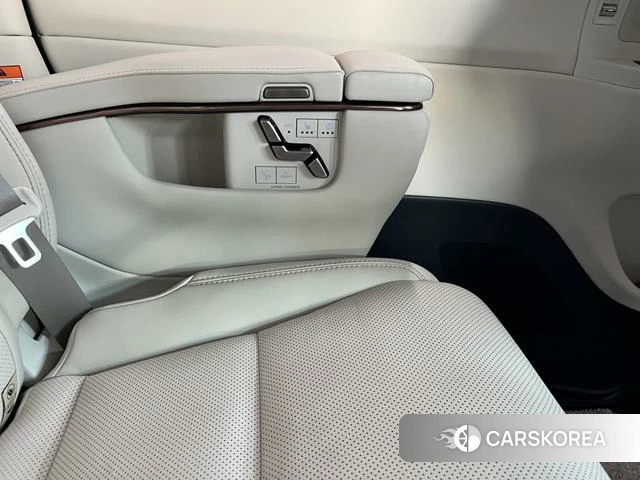 Lexus LM id 4262572 из Китая 8