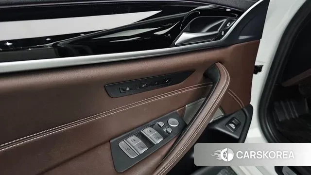 BMW 5 Series (G30) id 2969946 из Кореи 8