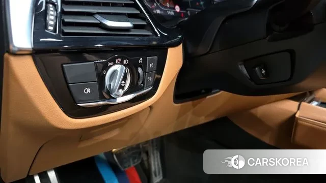 BMW 5 Series (G30) id 3539870 из Кореи 8