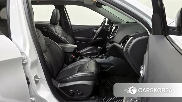 Jeep Cherokee (KL) id 3366204 из Кореи 8