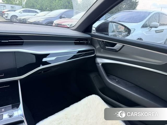 Audi A6L id 4328973 из Китая 8