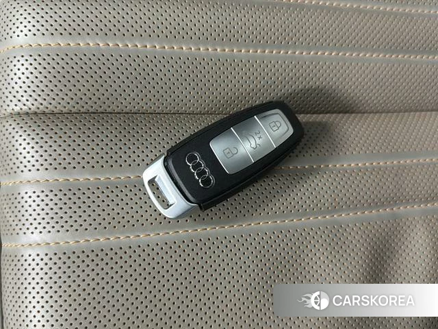 Audi Q5 e-tron id 4300370 из Китая 8