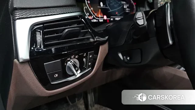 BMW 5 Series (G30) id 3022217 из Кореи 8