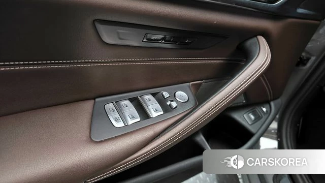 BMW 5 Series (G30) id 4202099 из Кореи 8