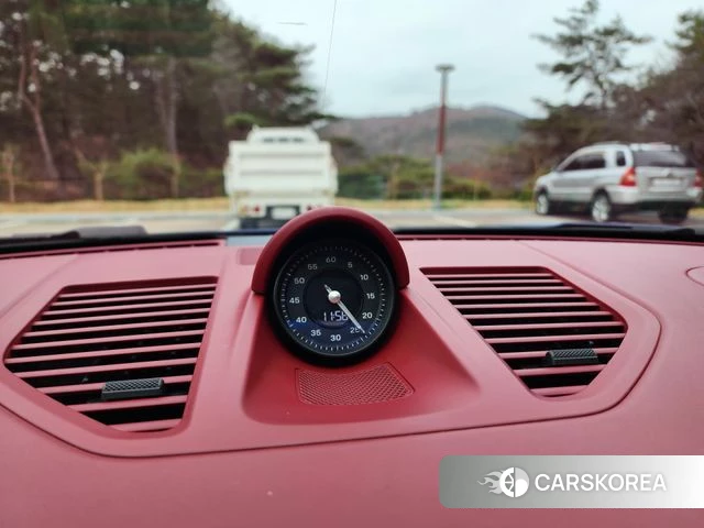 Porsche 911(992) id 3857378 из Кореи 8