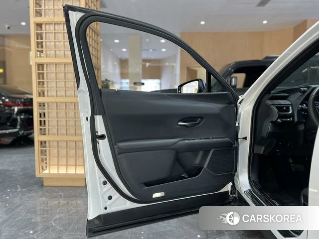 Lexus UX id 4359515 из Китая 8
