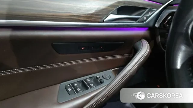 BMW 5 Series (G30) id 3754578 из Кореи 8