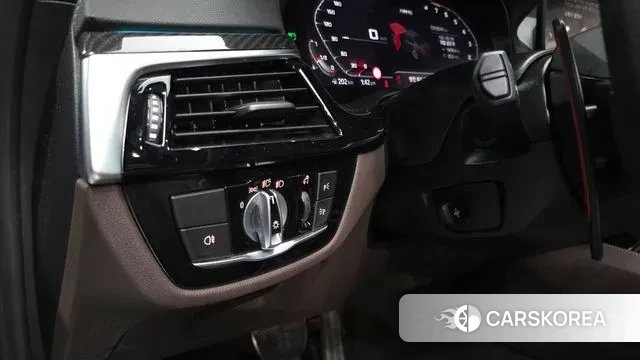 BMW 5 Series (G30) id 3438055 из Кореи 8