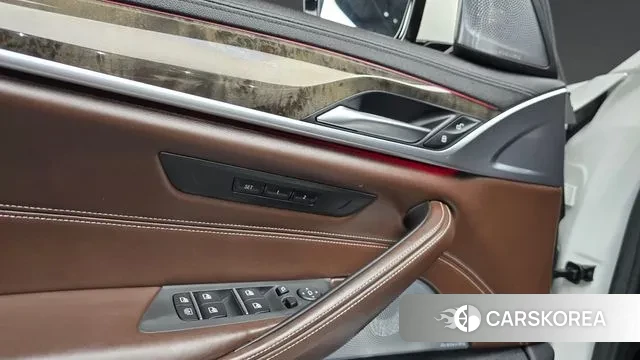 BMW 5 Series (G30) id 3588520 из Кореи 8