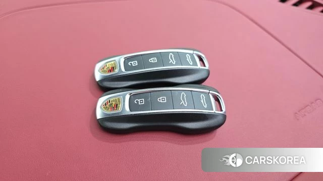 Porsche 911(992) id 4637220 из Кореи 8