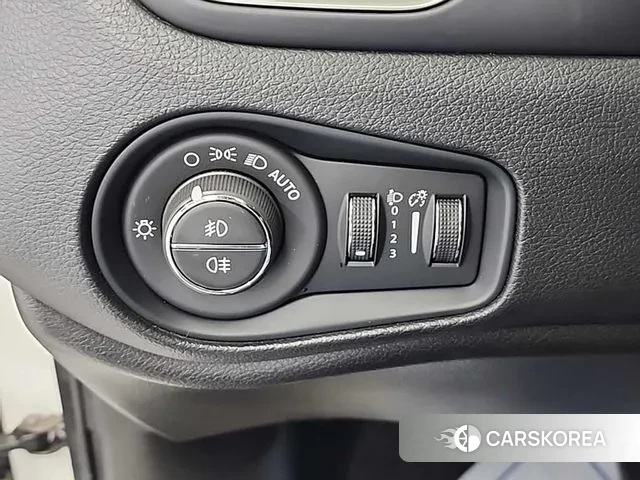 Jeep Renegade id 3616627 из Кореи 8