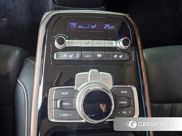 Genesis G90 id 3661568 из Кореи 8