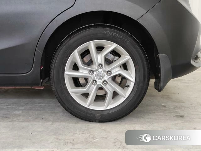 Nissan TIIDA id 4291189 из Китая 8