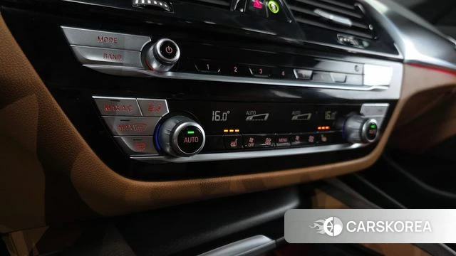 BMW 5 Series (G30) id 4249158 из Кореи 8