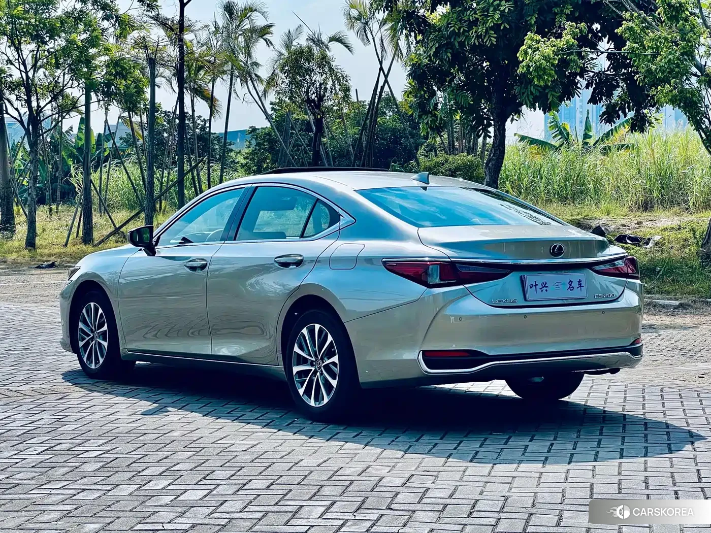 Lexus ES id 4669441 из Китая 8