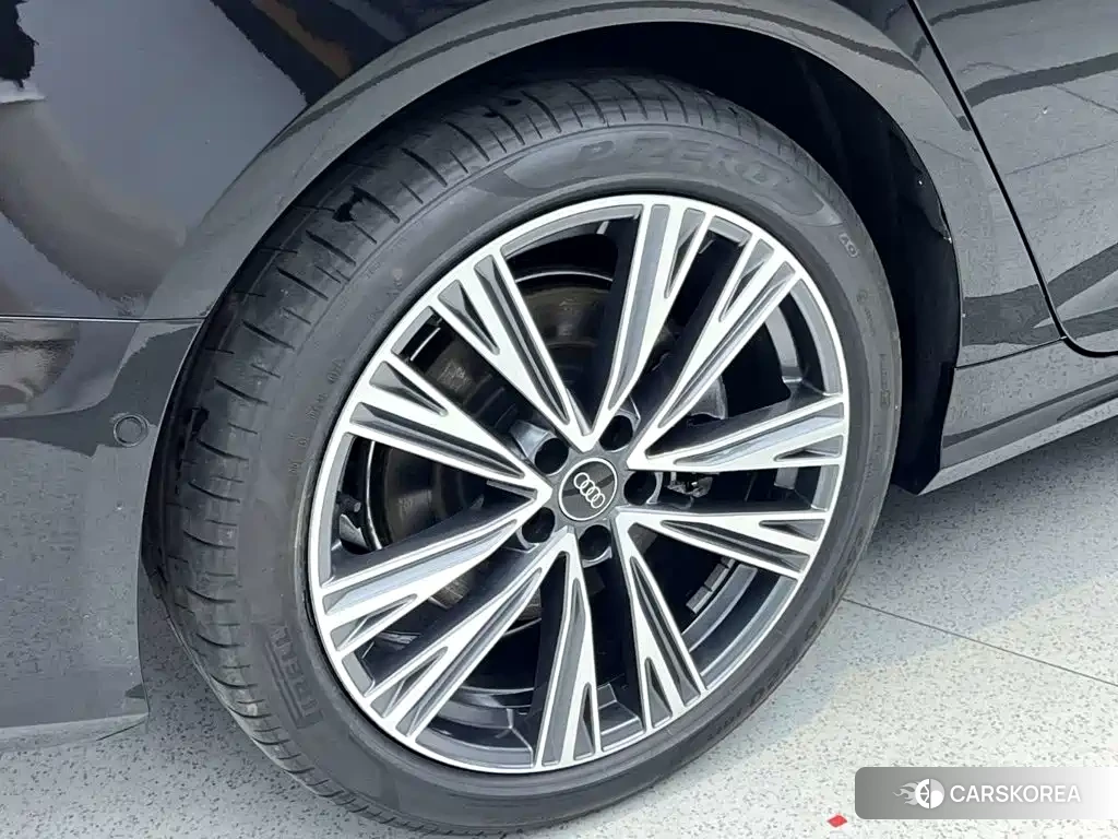 Audi A6L id 4559644 из Китая 8