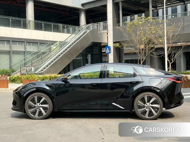 Toyota bZ5 id 3920288 из Китая 8