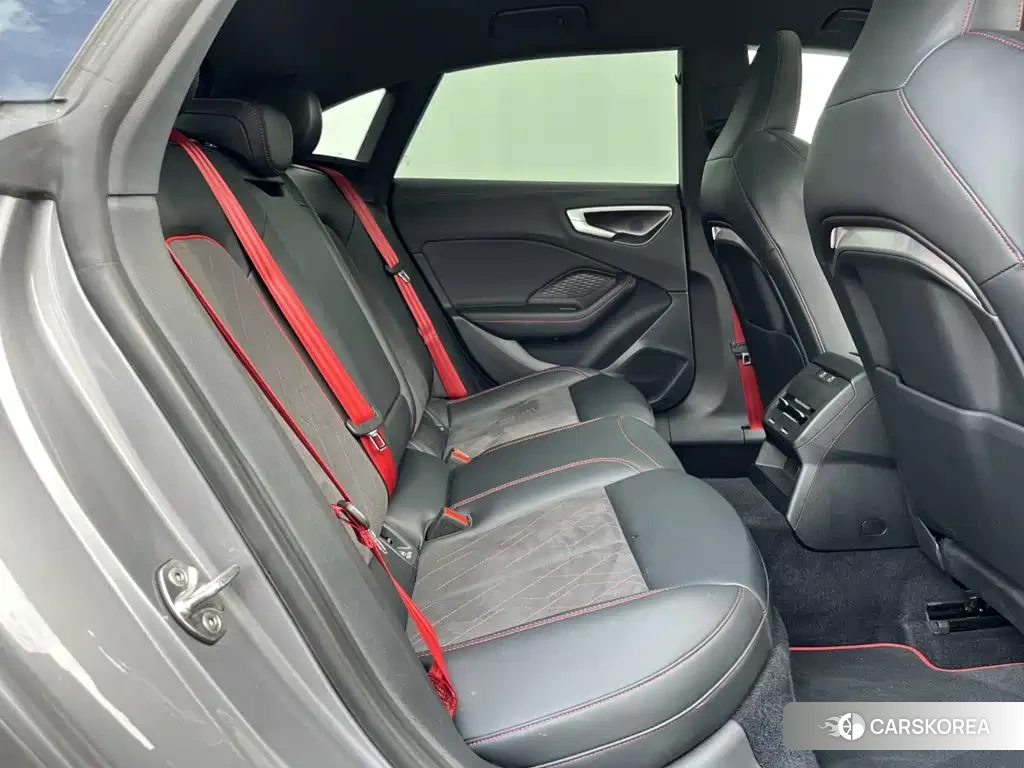 Audi A5L id 4622267 из Китая 8