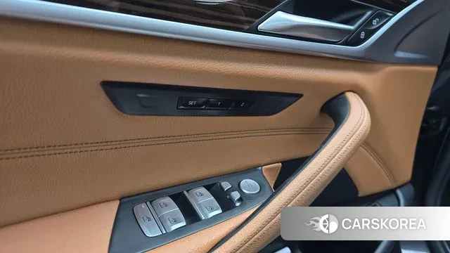 BMW 5 Series (G30) id 3422129 из Кореи 8