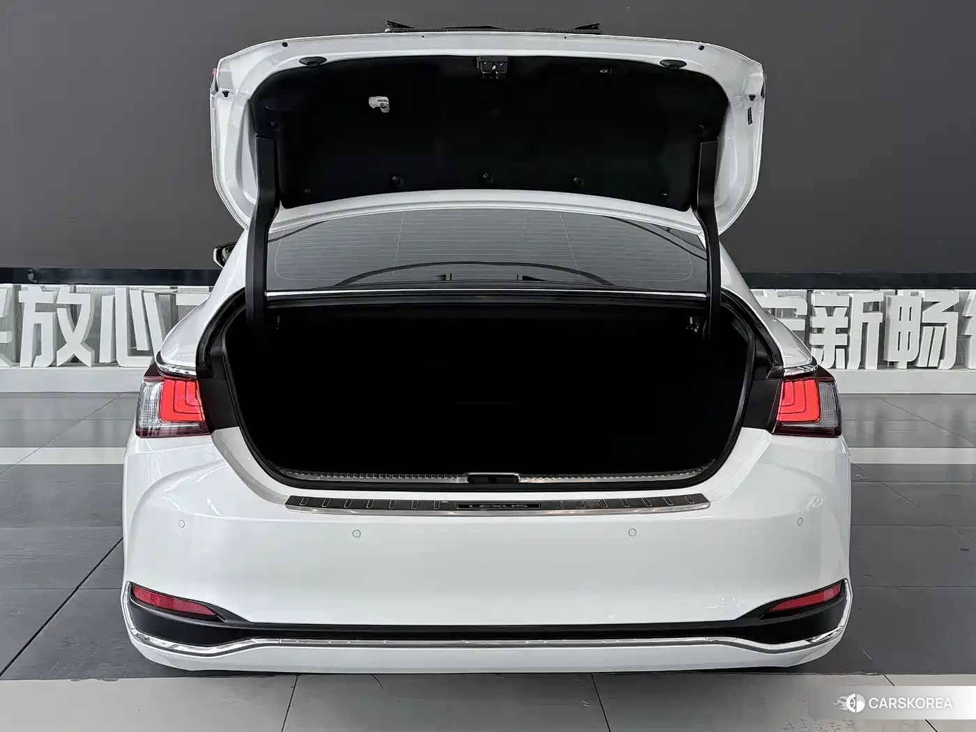 Lexus ES id 4576556 из Китая 8