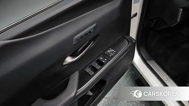 Lexus UX250h id 2976671 из Кореи 8