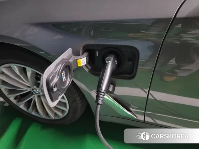 BMW 5 Series (G30) id 3504167 из Кореи 8