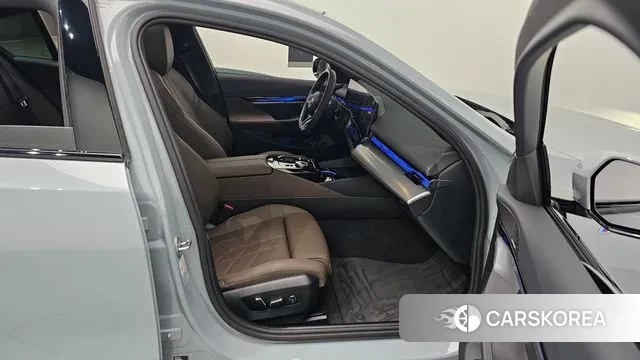 BMW 5 Series (G60) id 2988669 из Кореи 8