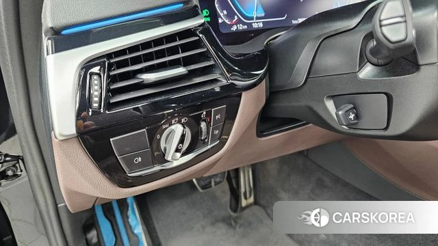 BMW 5 Series (G30) id 4744658 из Кореи 8