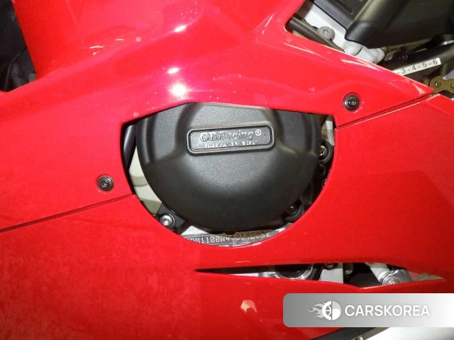 Ducati PANIGALE V4 S id 4191853 из Японии 8