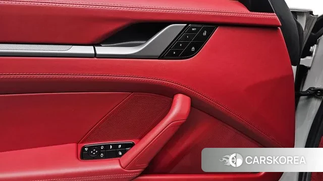 Porsche 911(992) id 3571490 из Кореи 8